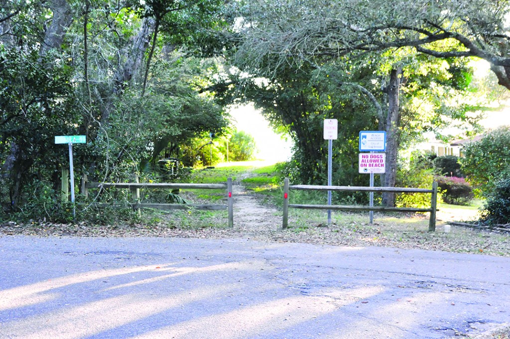 This right-of-way is under litigation from adjacent homeowners who say the beach is not open to the public.  (Photo by Mat Pellegrino | South Santa Rosa News)