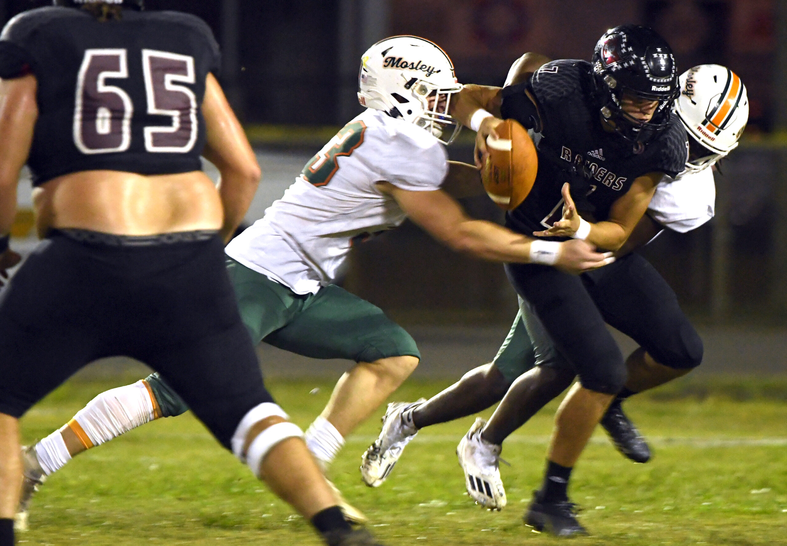 Mosley splashes Raider homecoming 30-7 - South Santa Rosa News